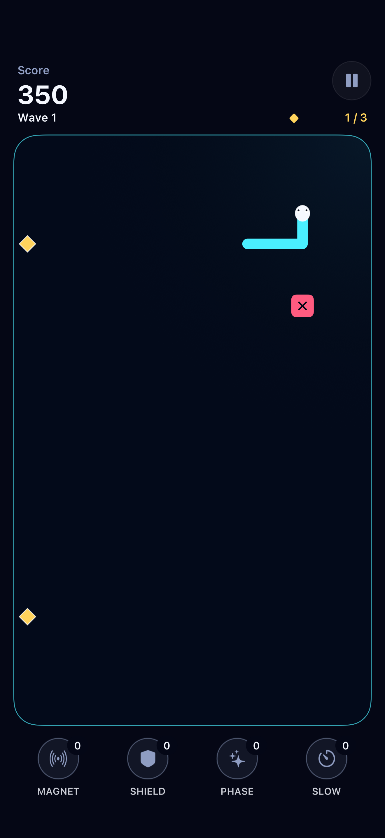 Pivot Rush gameplay: a short turquoise trail turns through a dark arena with yellow energy pickups.
